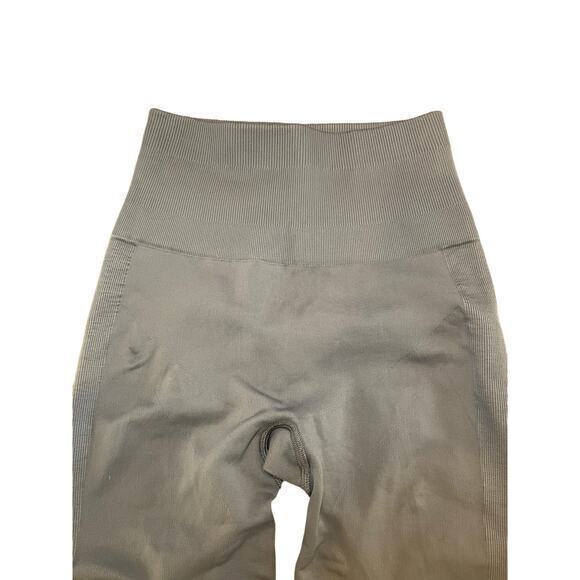 Lululemon Zone In Tight in Dark Slate Cropped Compression Leggings / Yoga Tights - Picture 7 of 10